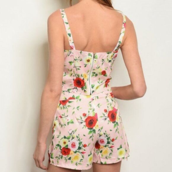 Boutique Pink Red floral crop top Short Set Women's Size Small New in Package Sm - Picture 2 of 4